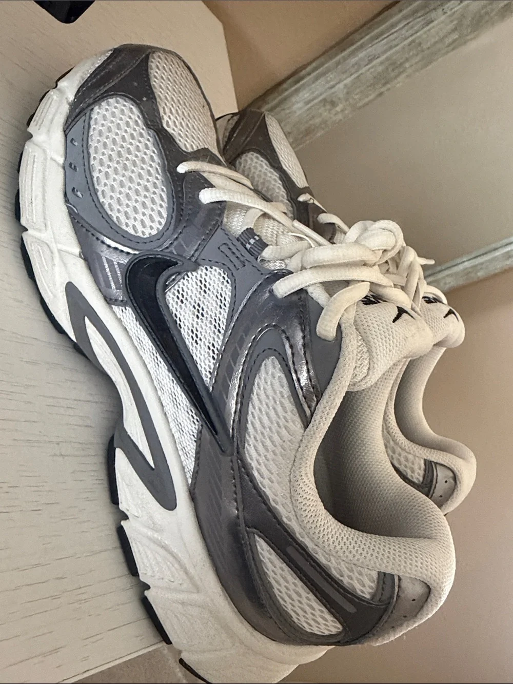 Nike Men's White and Gray Mesh Running Sneakers